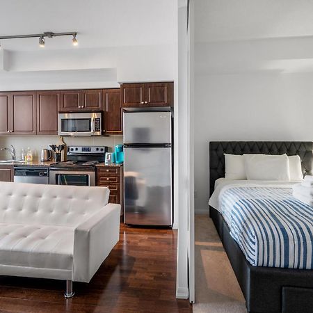 Downtown Toronto 1 Bdrm Condo With Parking And Views Zewnętrze zdjęcie