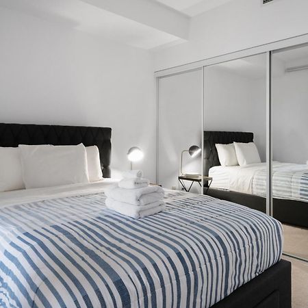 Downtown Toronto 1 Bdrm Condo With Parking And Views Zewnętrze zdjęcie