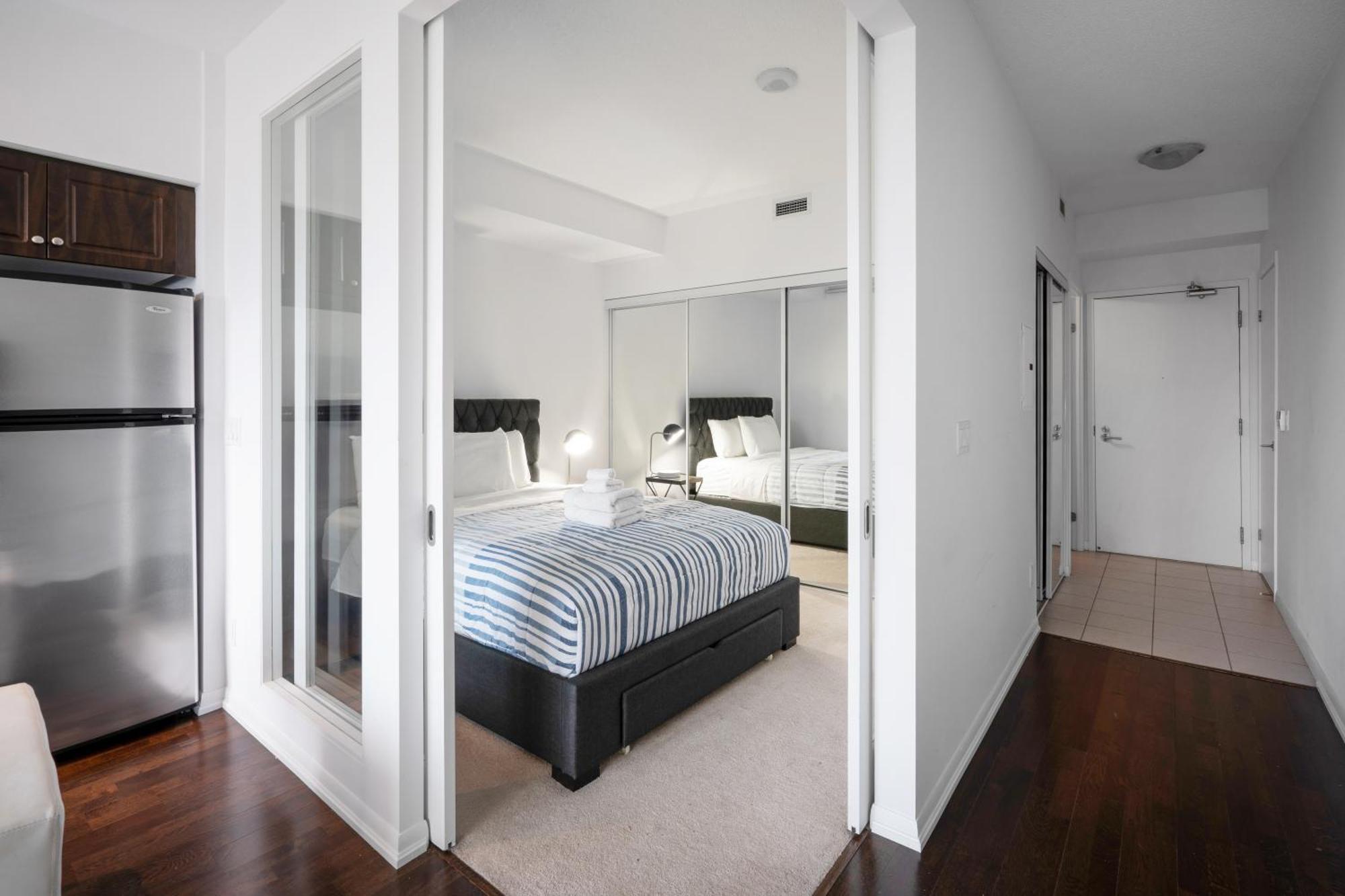Downtown Toronto 1 Bdrm Condo With Parking And Views Zewnętrze zdjęcie