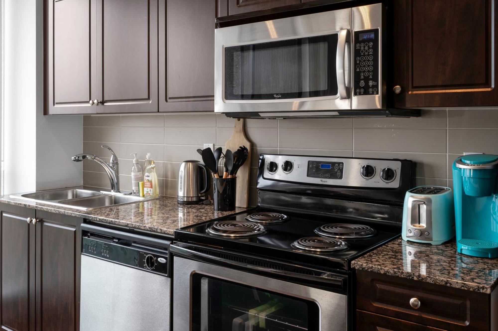 Downtown Toronto 1 Bdrm Condo With Parking And Views Zewnętrze zdjęcie