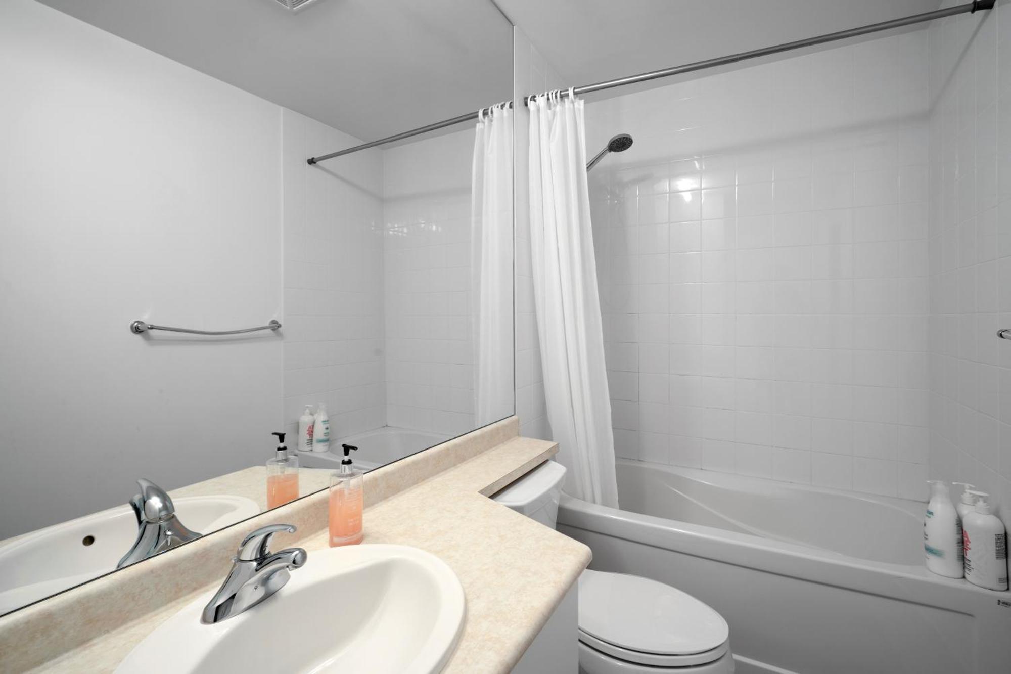 Downtown Toronto 1 Bdrm Condo With Parking And Views Zewnętrze zdjęcie