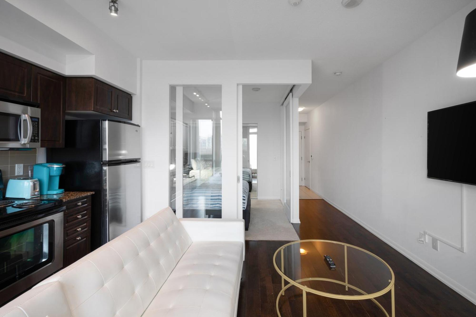 Downtown Toronto 1 Bdrm Condo With Parking And Views Zewnętrze zdjęcie