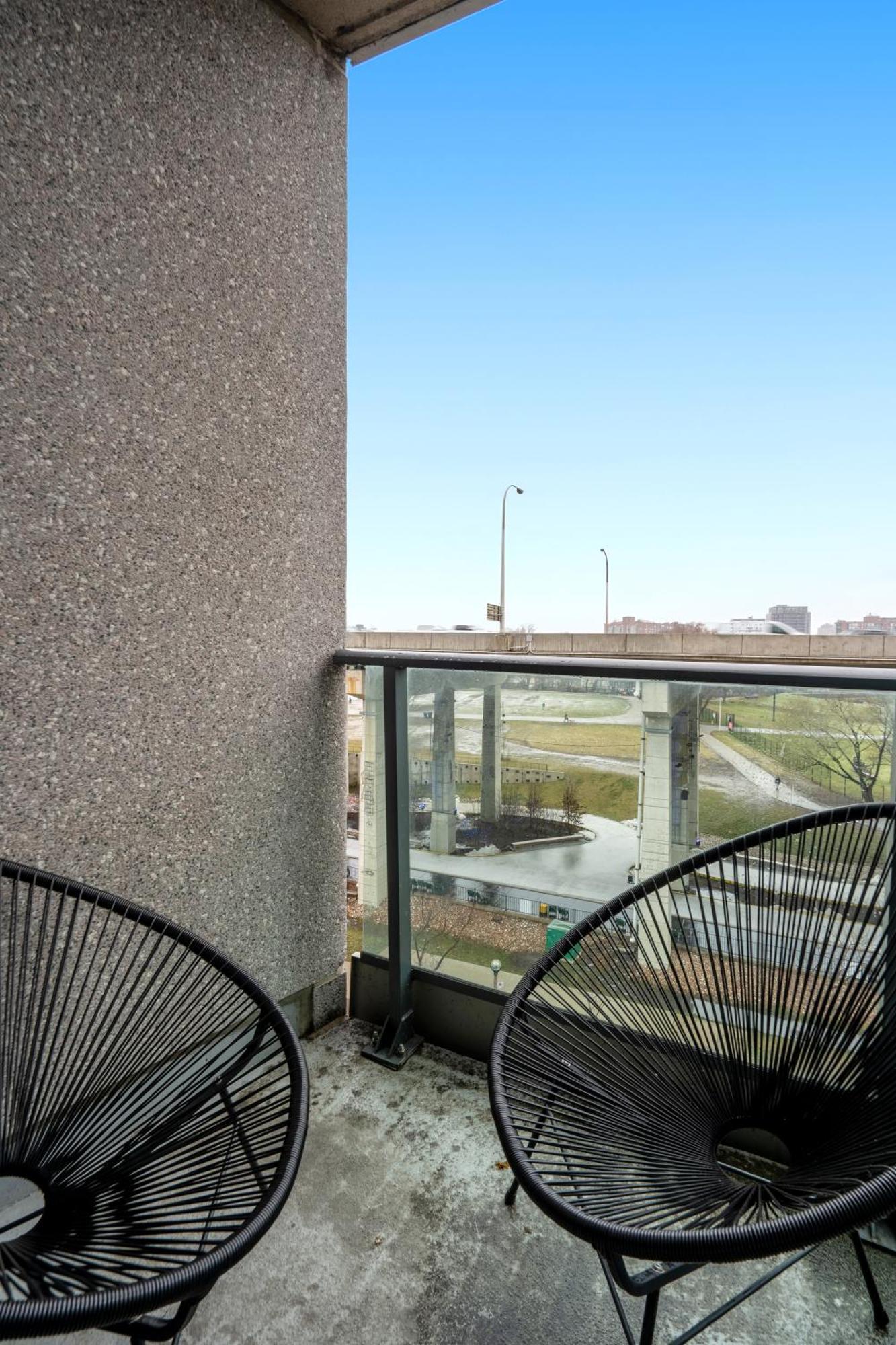 Downtown Toronto 1 Bdrm Condo With Parking And Views Zewnętrze zdjęcie