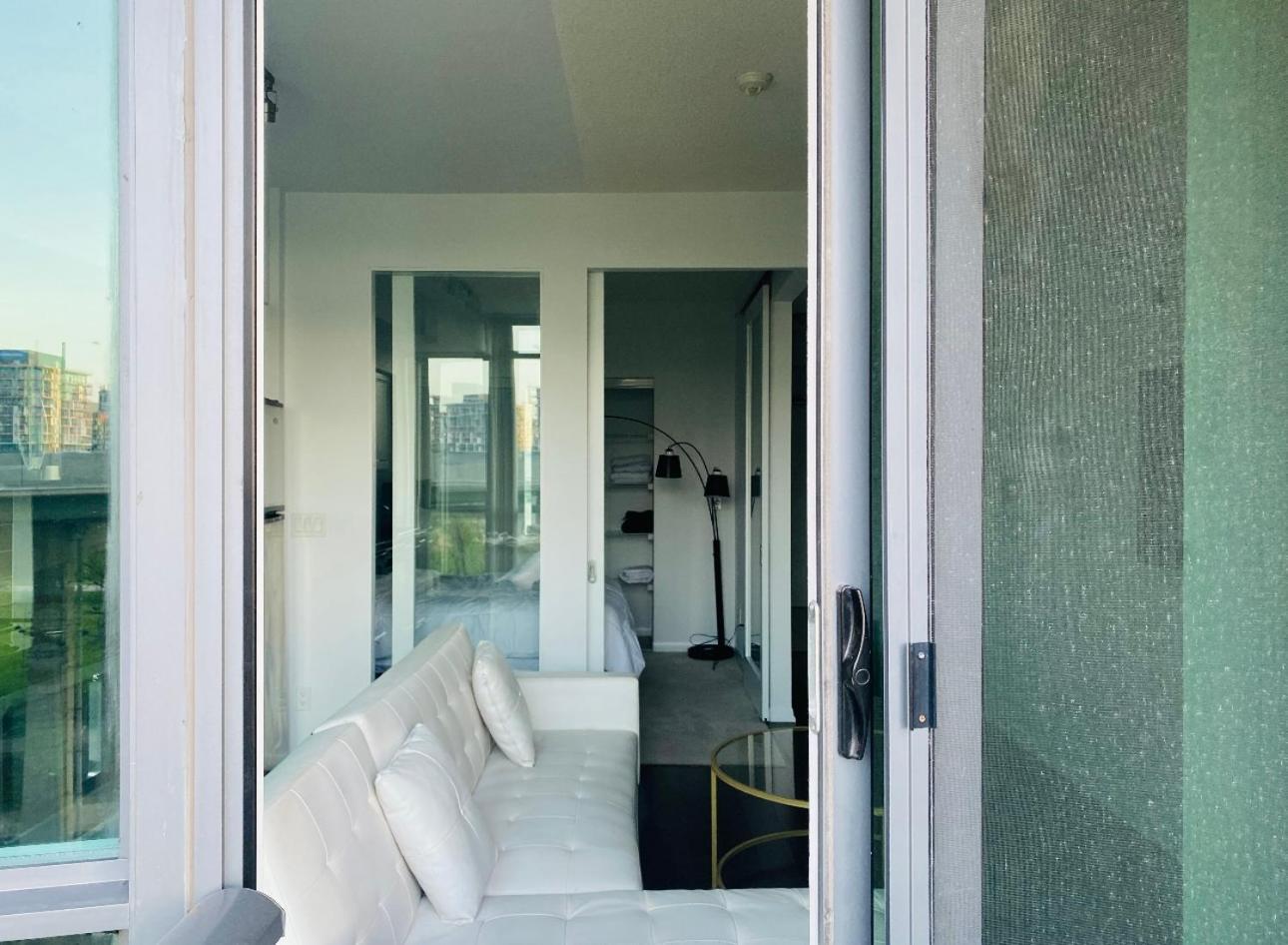 Downtown Toronto 1 Bdrm Condo With Parking And Views Zewnętrze zdjęcie